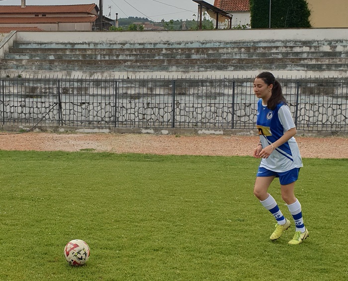 Η Βίκυ Χριστοφορίδη με τη φανέλα του Soufli FC