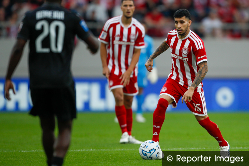 Super League: Ο Ολυμπιακός πρώτο φαβορί για τον τίτλο, παρά την πρωτιά του Παναθηναϊκού